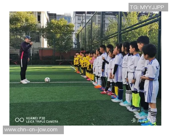 小学足球训练全景图集展示助力孩子们快乐成长与技能提升